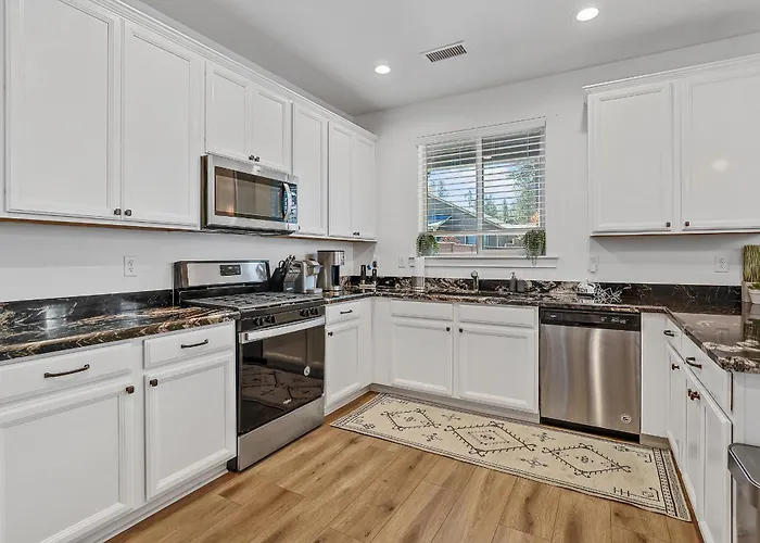 Casa vacanze Pet Family-friendly Spacious Fenced Yard 5-min To Downtown Ev Charger