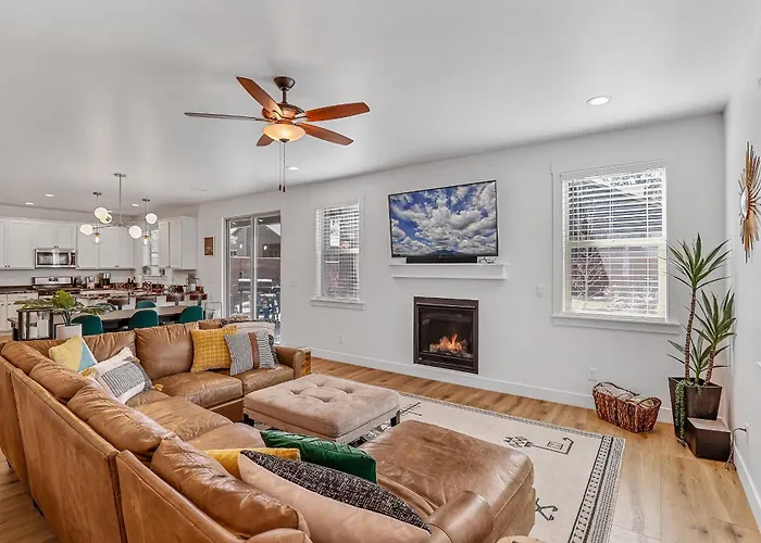 Pet Family-friendly Spacious Fenced Yard 5-min To Downtown Ev Charger *
