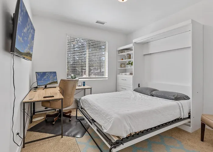 Casa vacanze Pet Family-friendly Spacious Fenced Yard 5-min To Downtown Ev Charger