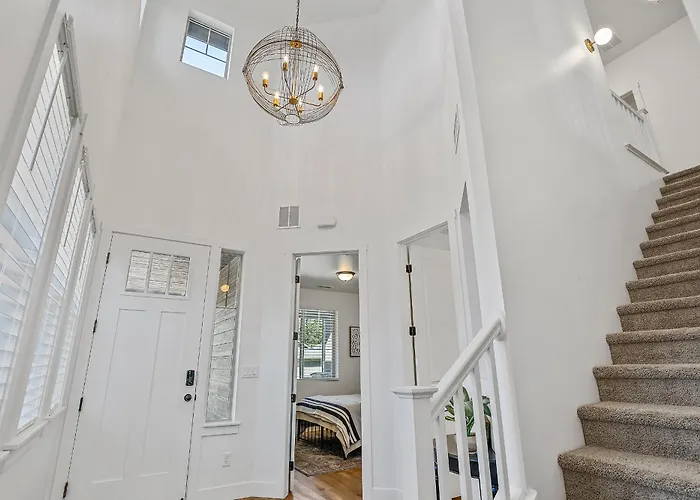 Casa vacanze Pet Family-friendly Spacious Fenced Yard 5-min To Downtown Ev Charger